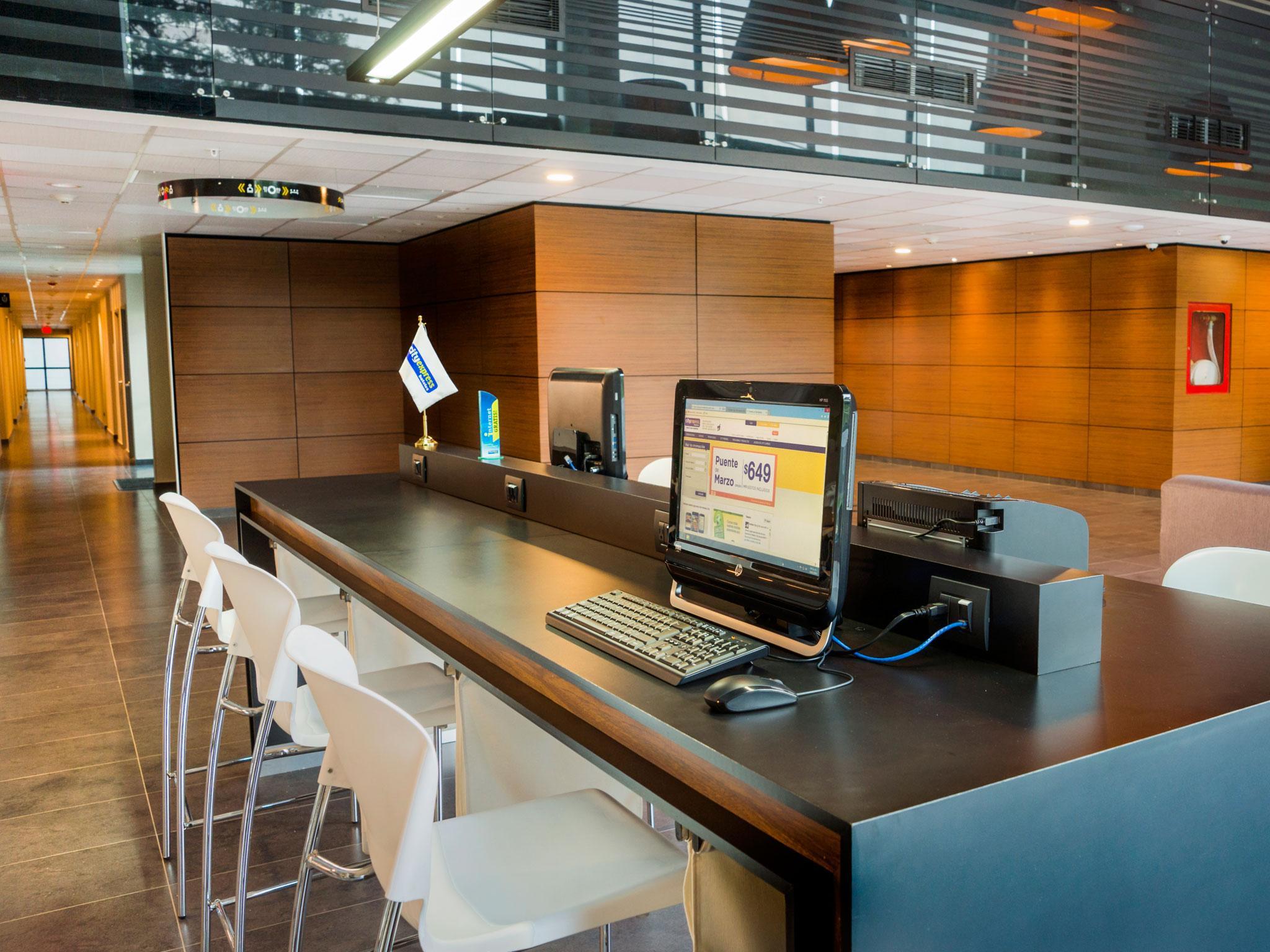 City Express Plus By Marriott Cali Colombia Bagian luar foto