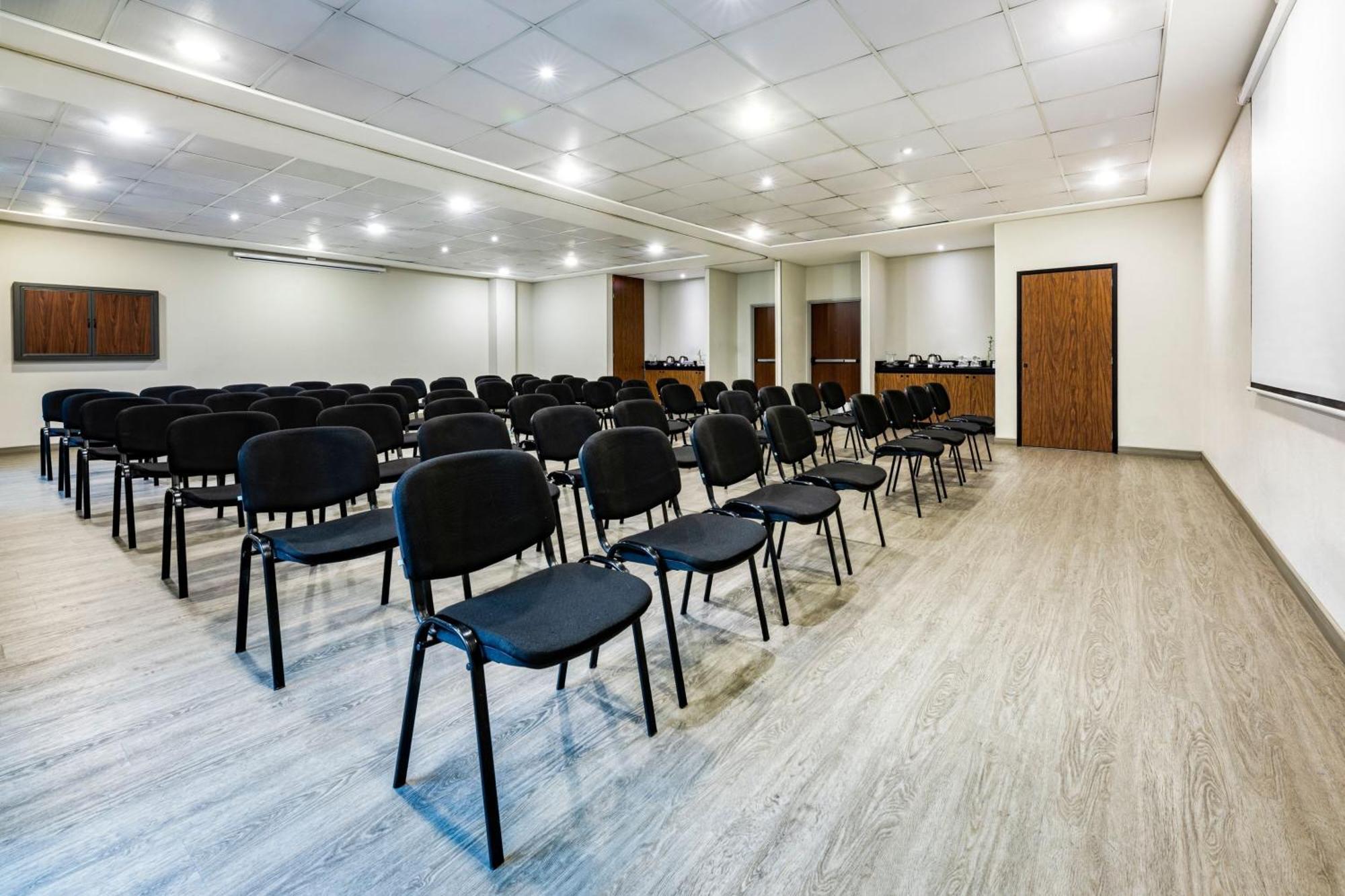 City Express Plus By Marriott Cali Colombia Bagian luar foto