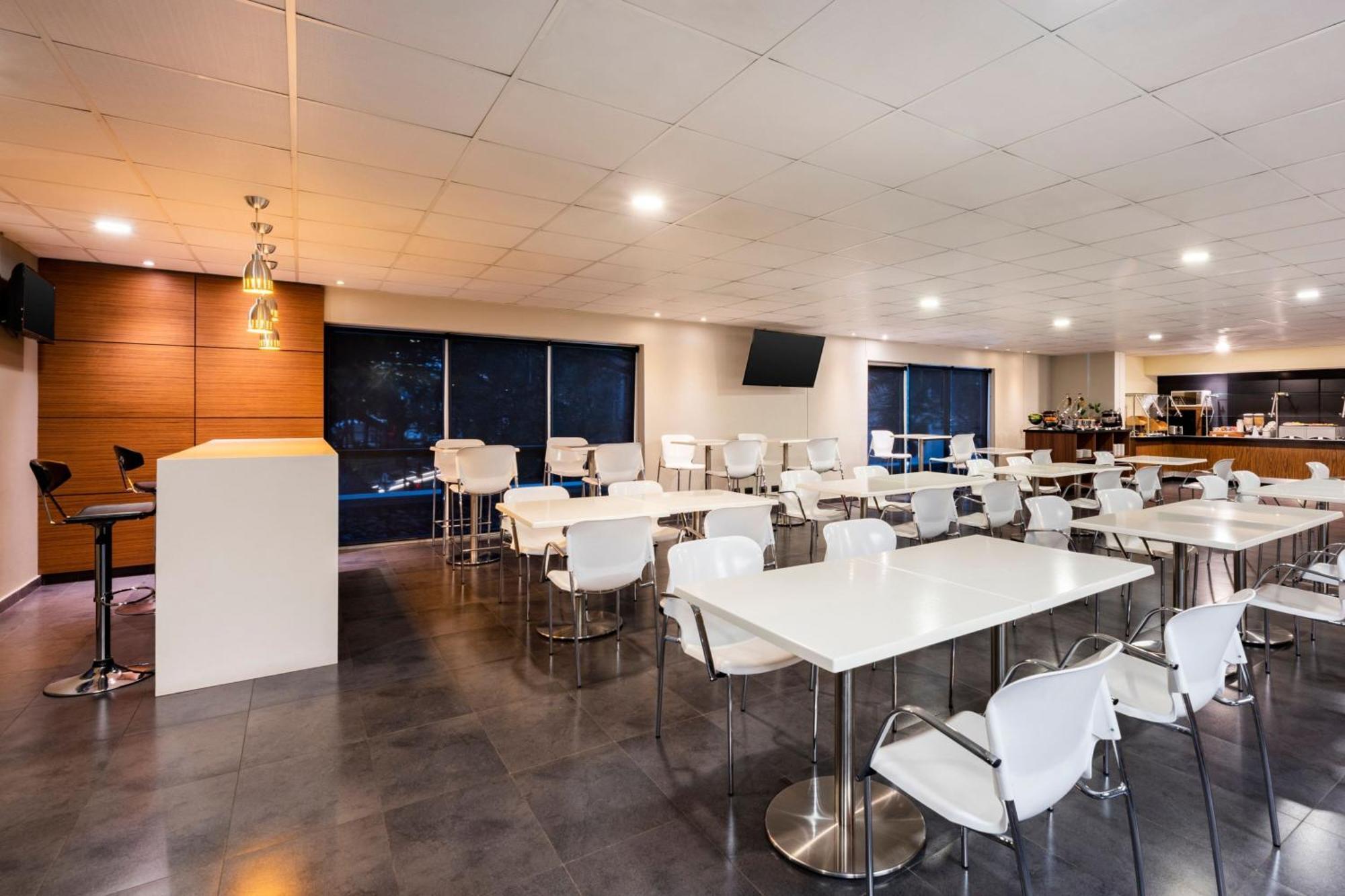 City Express Plus By Marriott Cali Colombia Bagian luar foto