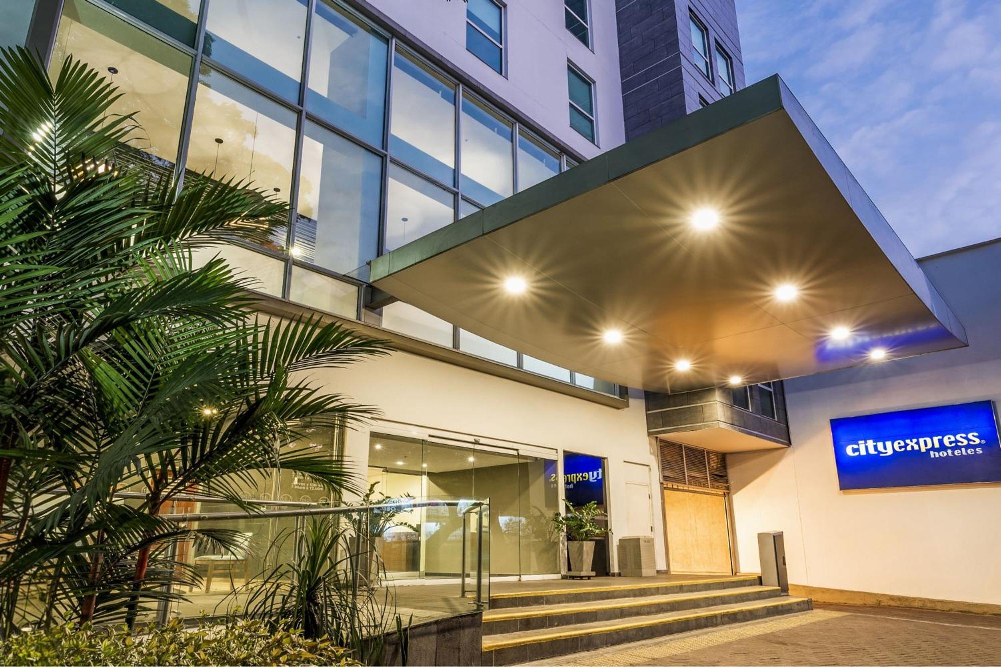 City Express Plus By Marriott Cali Colombia Bagian luar foto
