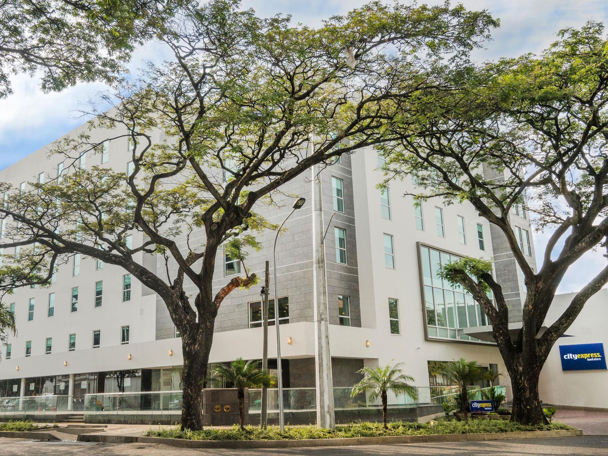 City Express Plus By Marriott Cali Colombia Bagian luar foto